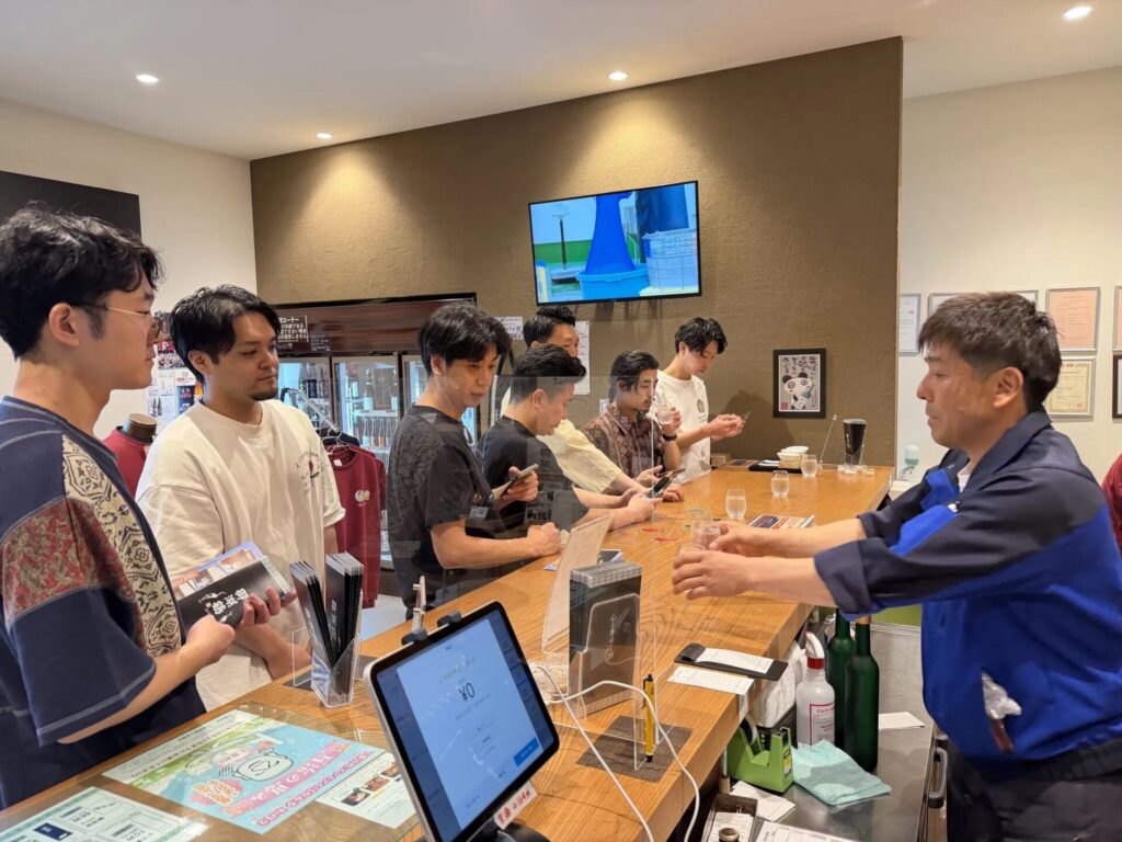 御湖鶴酒造場の店頭